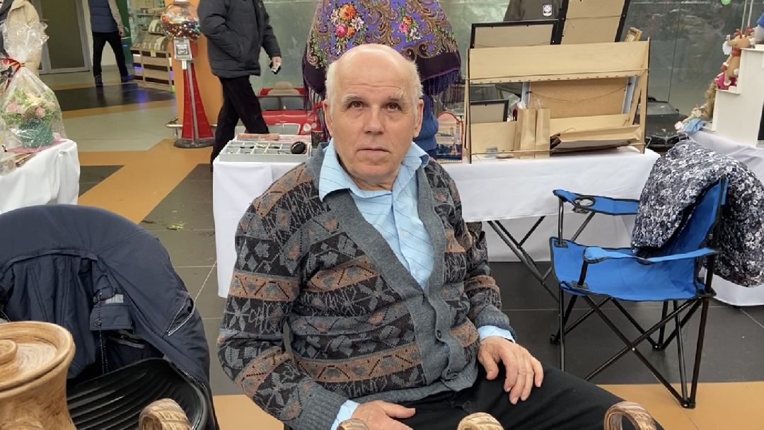 Волоколамск, ярмарка, люди, пенсионеры, глина, ремесло, ручная работа, труд, старинная технология,