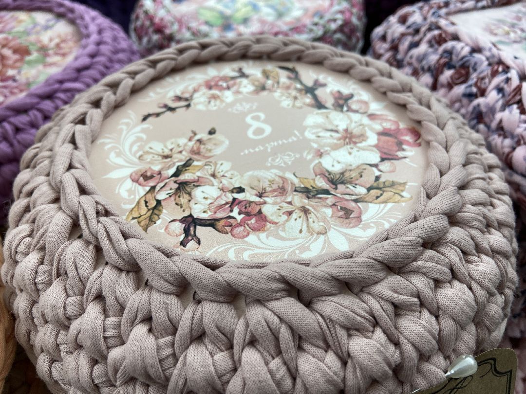 Волоколамск, ярмарка, люди, пенсионеры, глина, ремесло, ручная работа, труд, старинная технология,