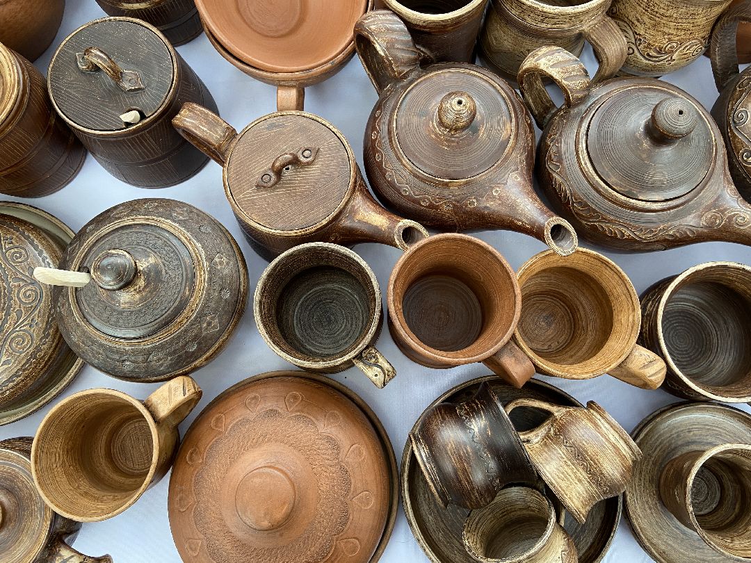 Волоколамск, ярмарка, люди, пенсионеры, глина, ремесло, ручная работа, труд, старинная технология,