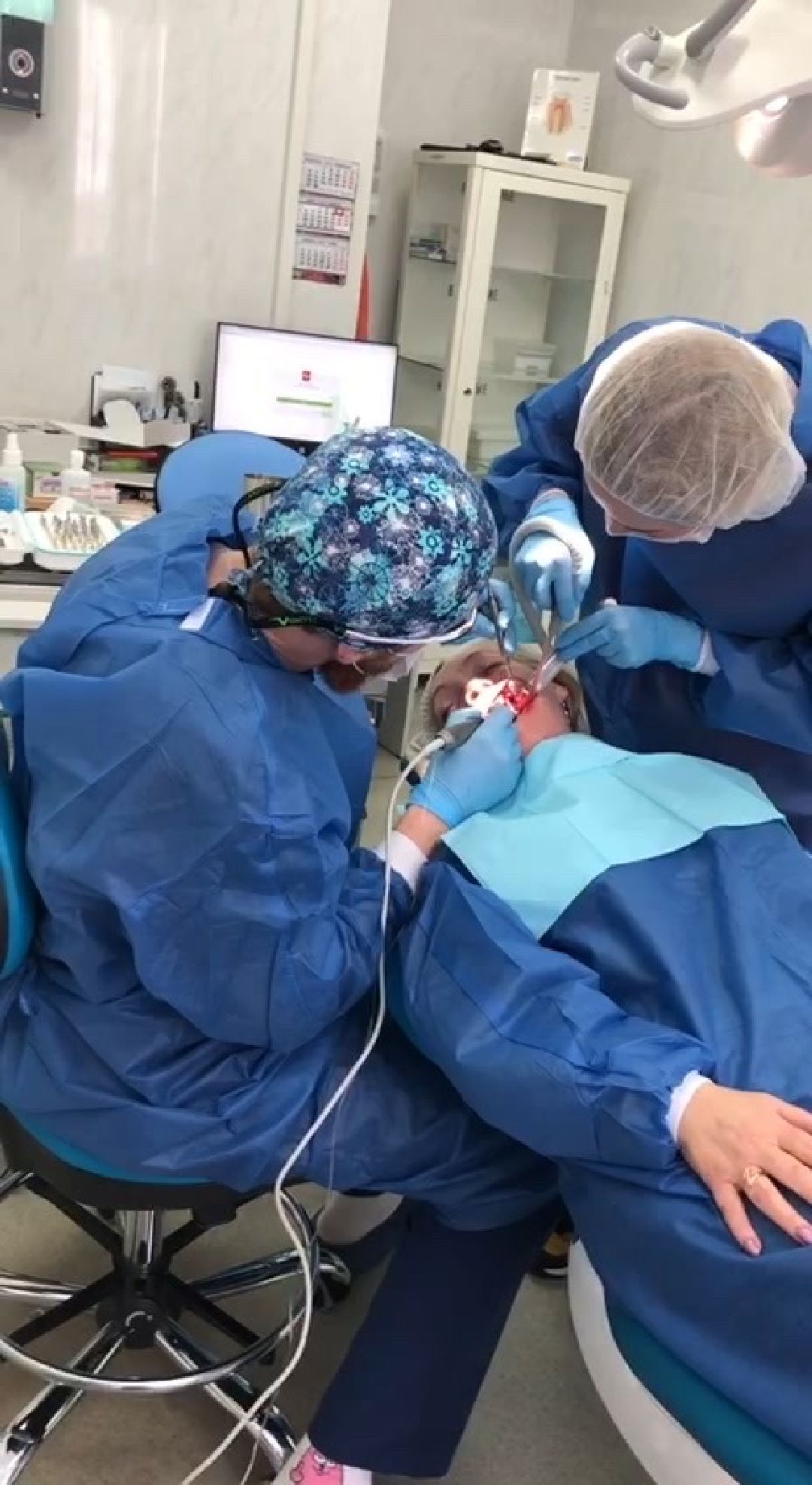 Медицина, врач, имплант