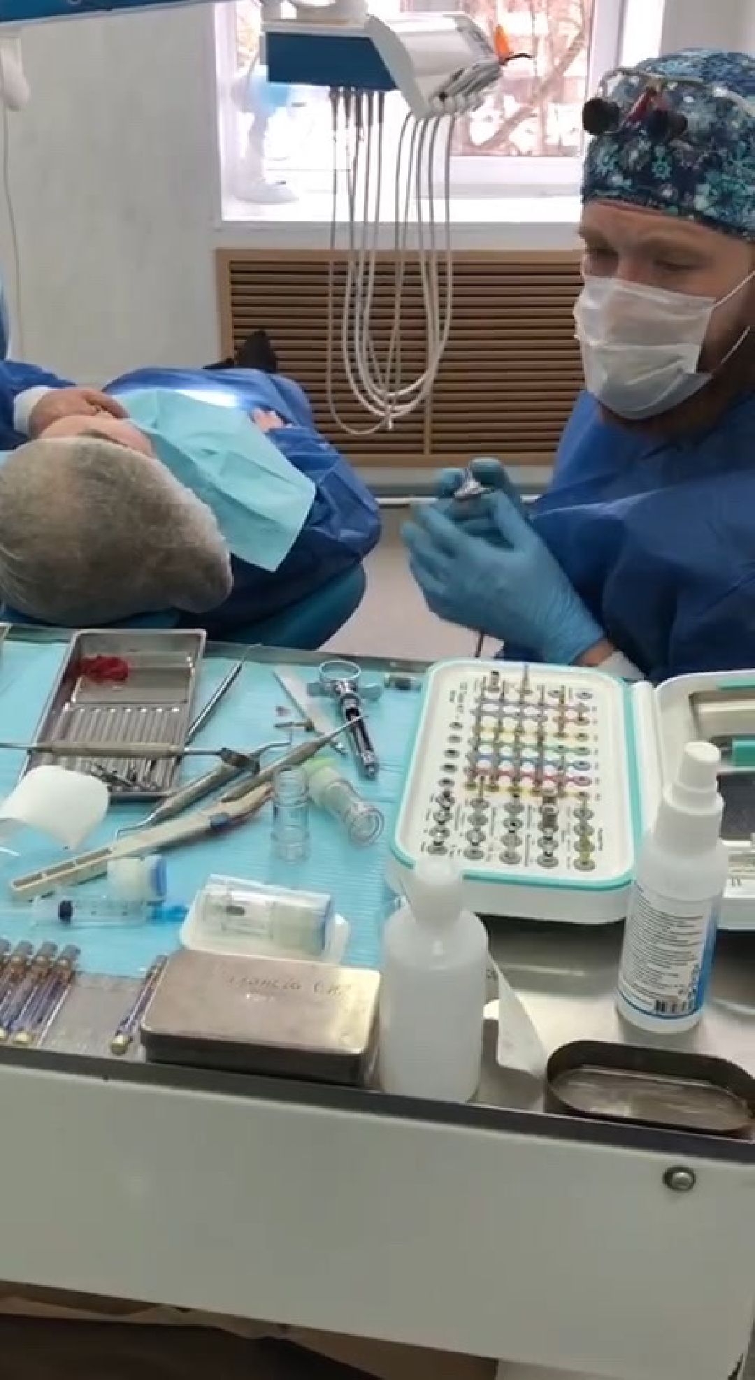 Медицина, врач, имплант