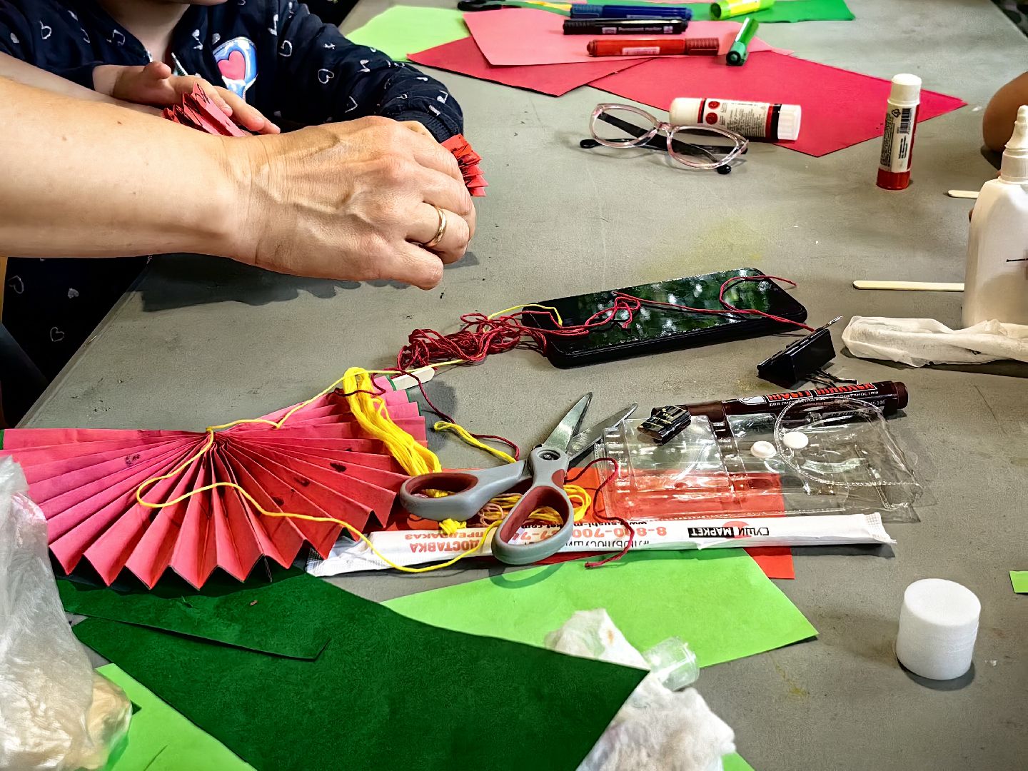 Мастер-класс, веер, парк, гости, бумага, ножницы