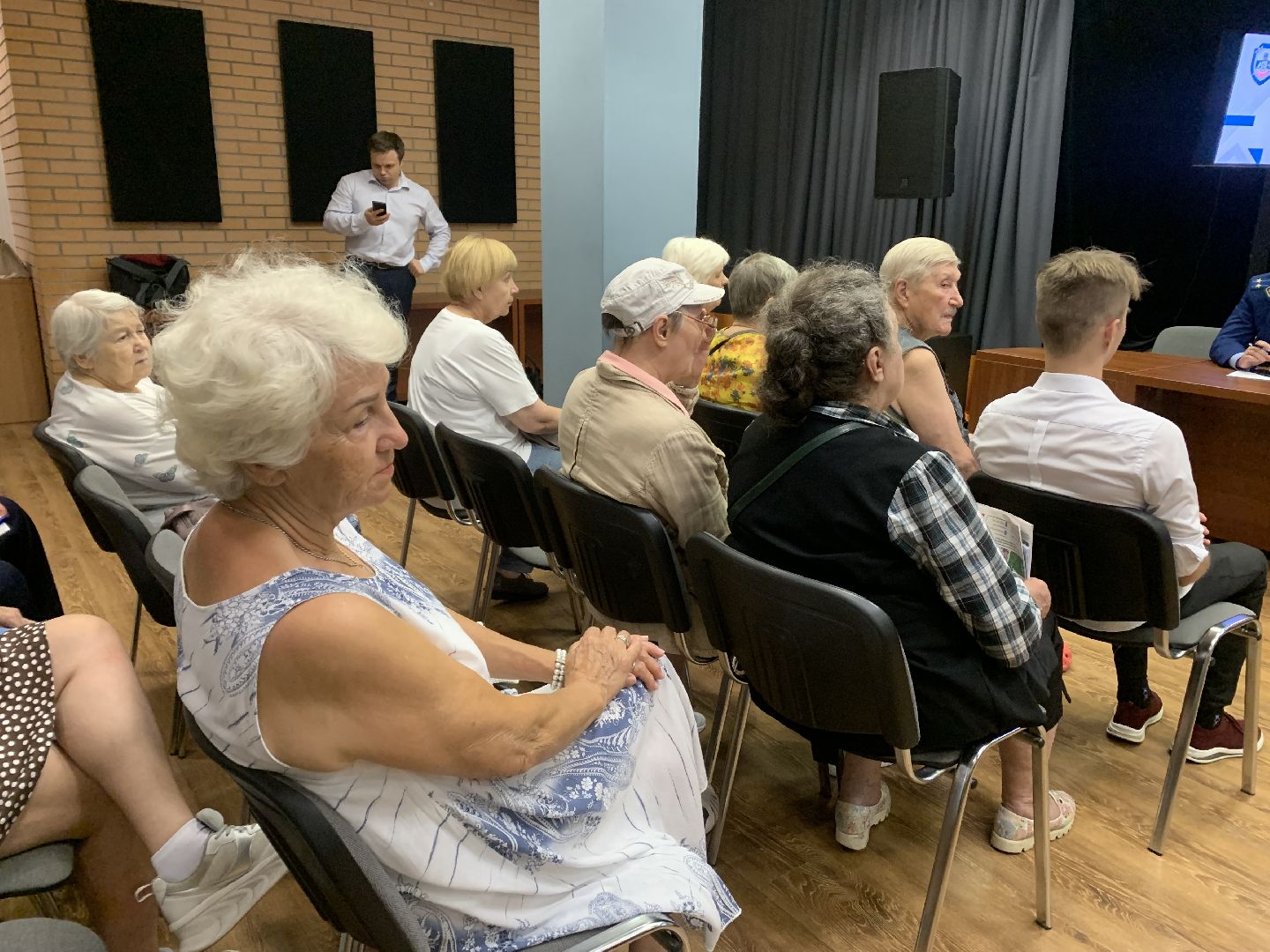 Цифровая безопасность, люди, пенсионеры, банки, мошенники