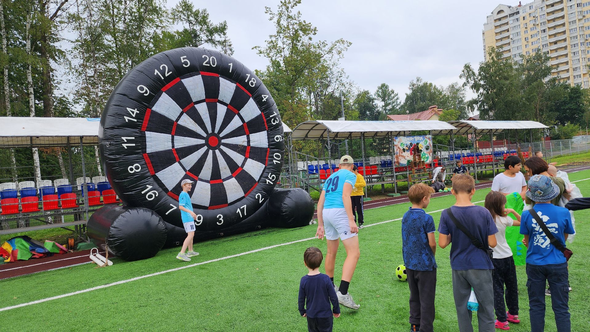 Долгопрудный, День физкультурника, футбольный дартс, лазертаг