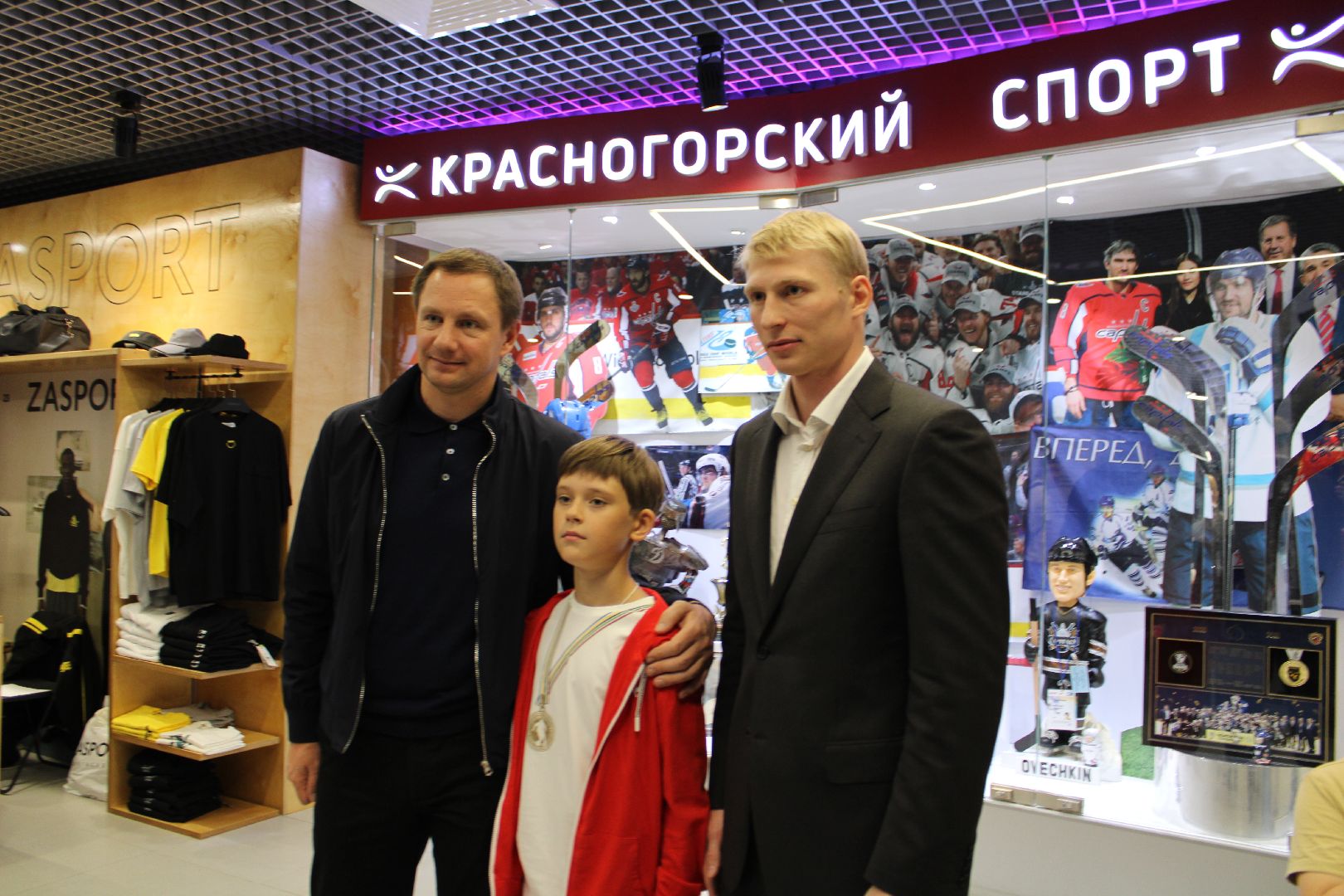 хоккей, спорт подмосковья, красеогорск, академия Петрова, Овечкин, развитие,