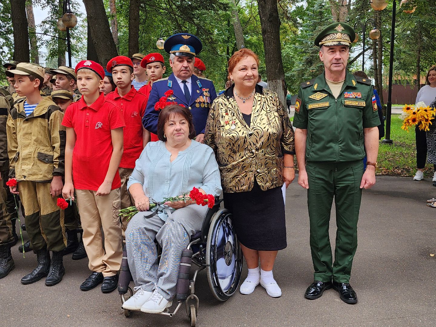 мемориальная доска, летчик-испытатель, серпухов, история, памятник, память,