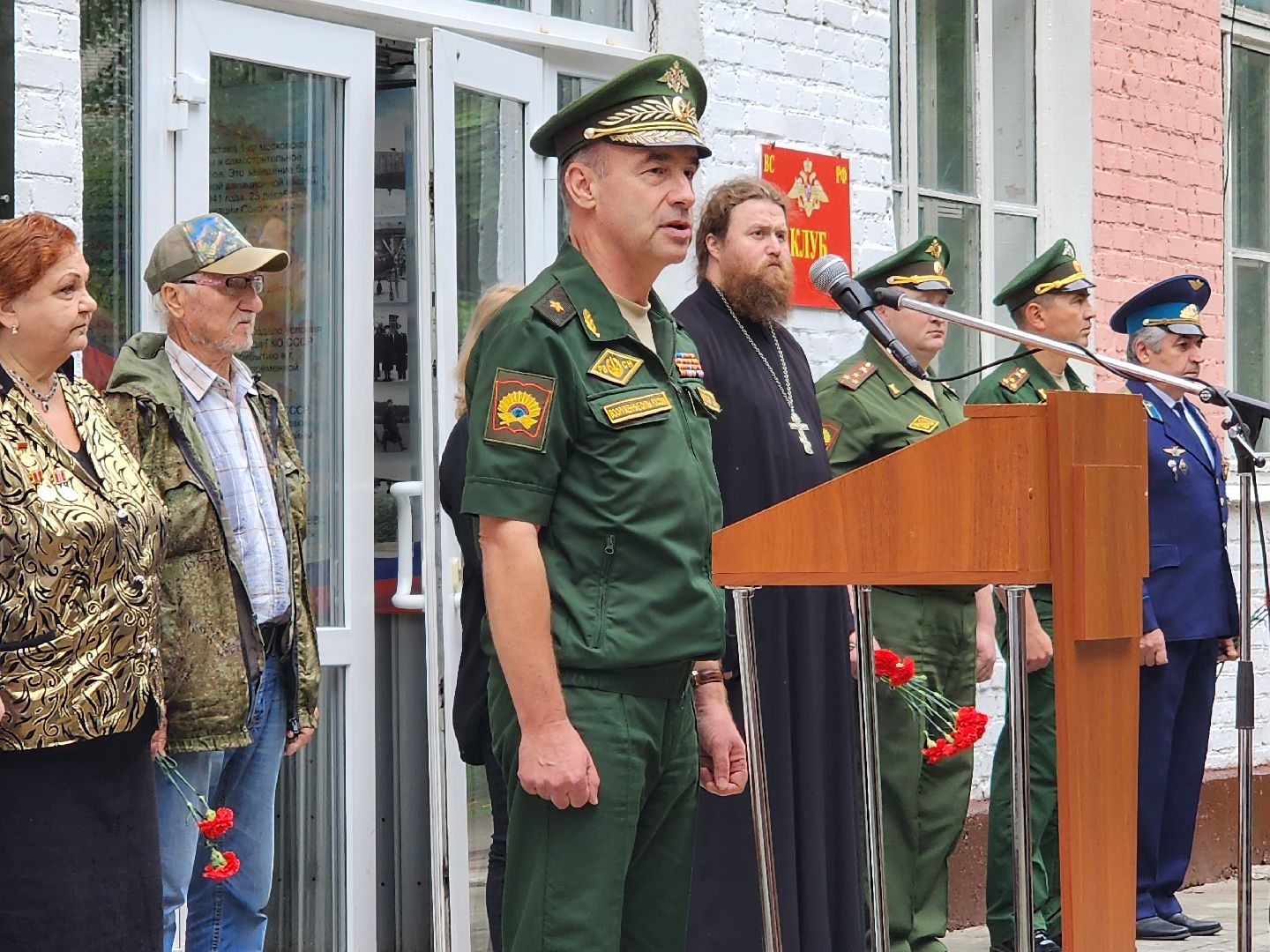 мемориальная доска, летчик-испытатель, серпухов, история, памятник, память,