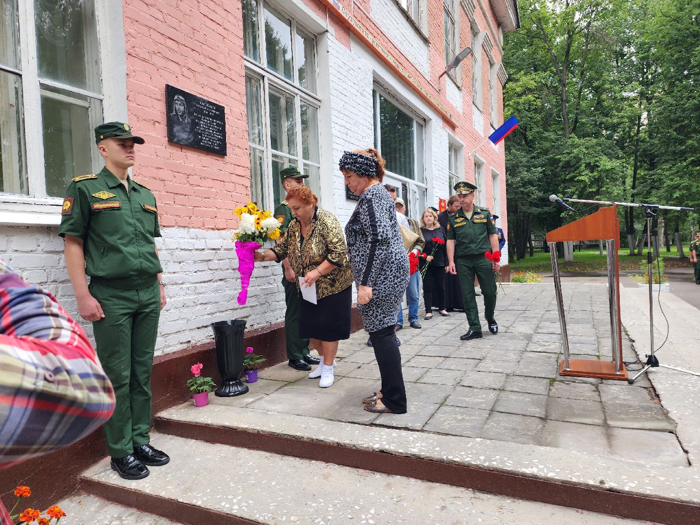 мемориальная доска, летчик-испытатель, серпухов, история, памятник, память,