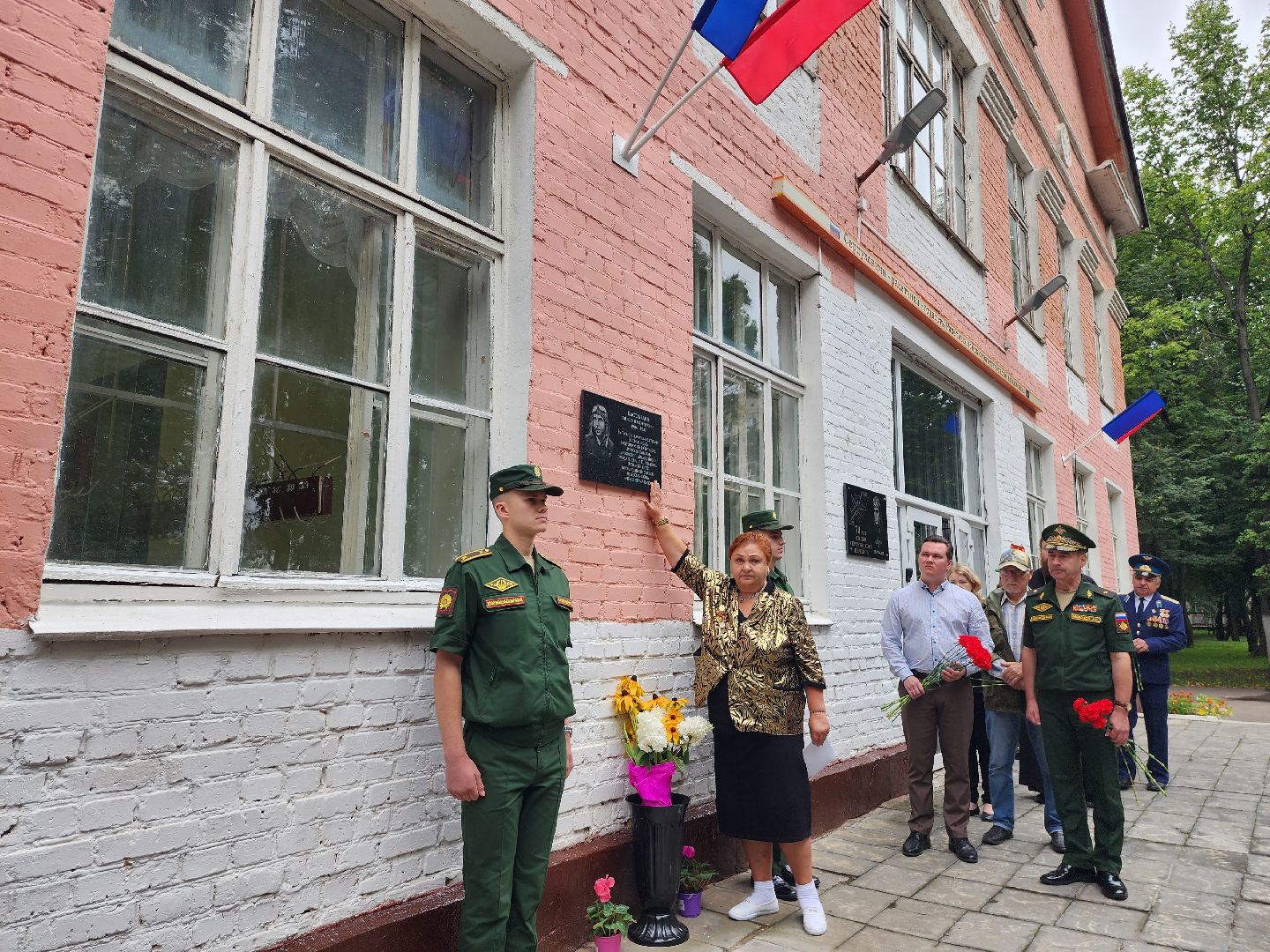 мемориальная доска, летчик-испытатель, серпухов, история, памятник, память,