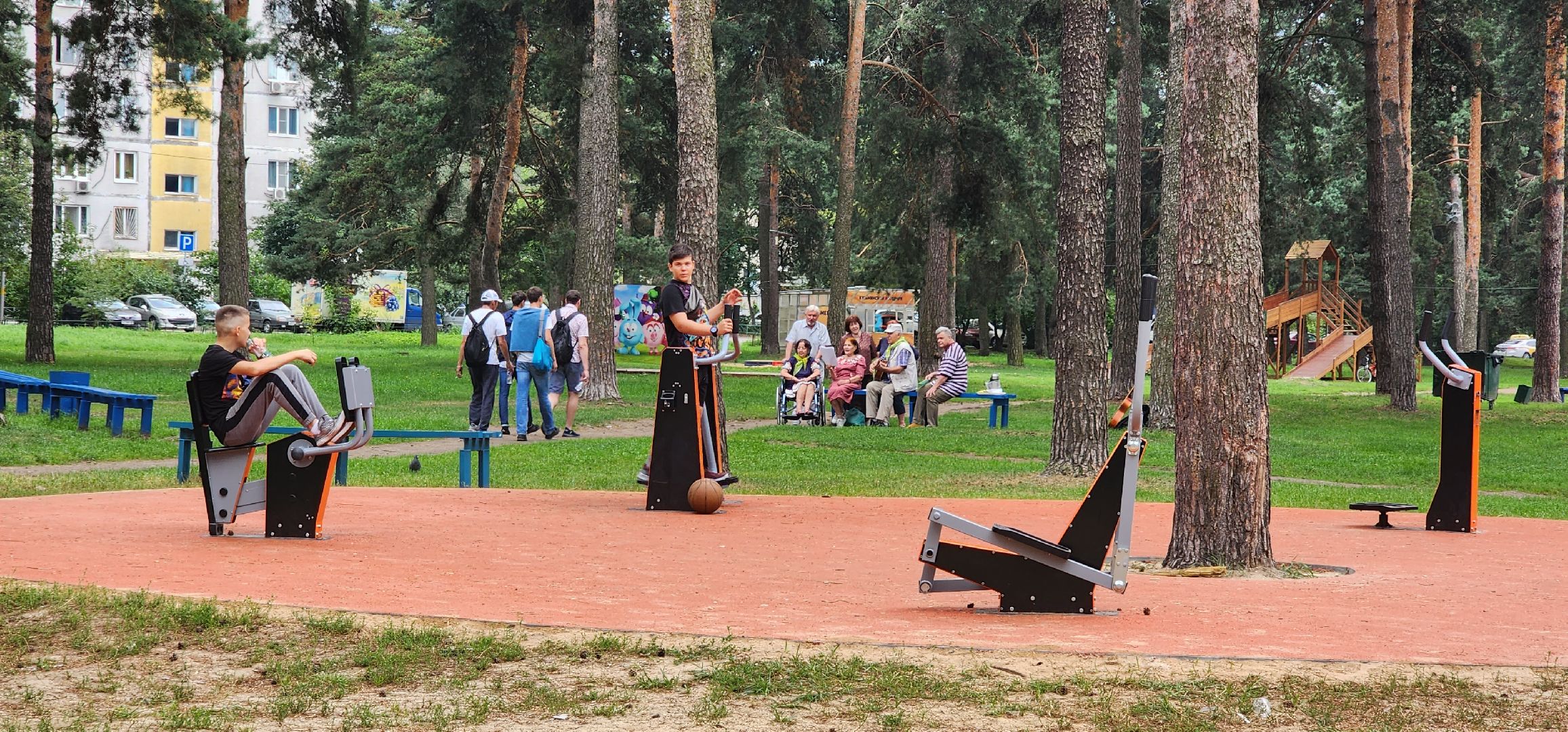 Кузьминский лесопарк, тренажерная площадка, воркаут, Котельники