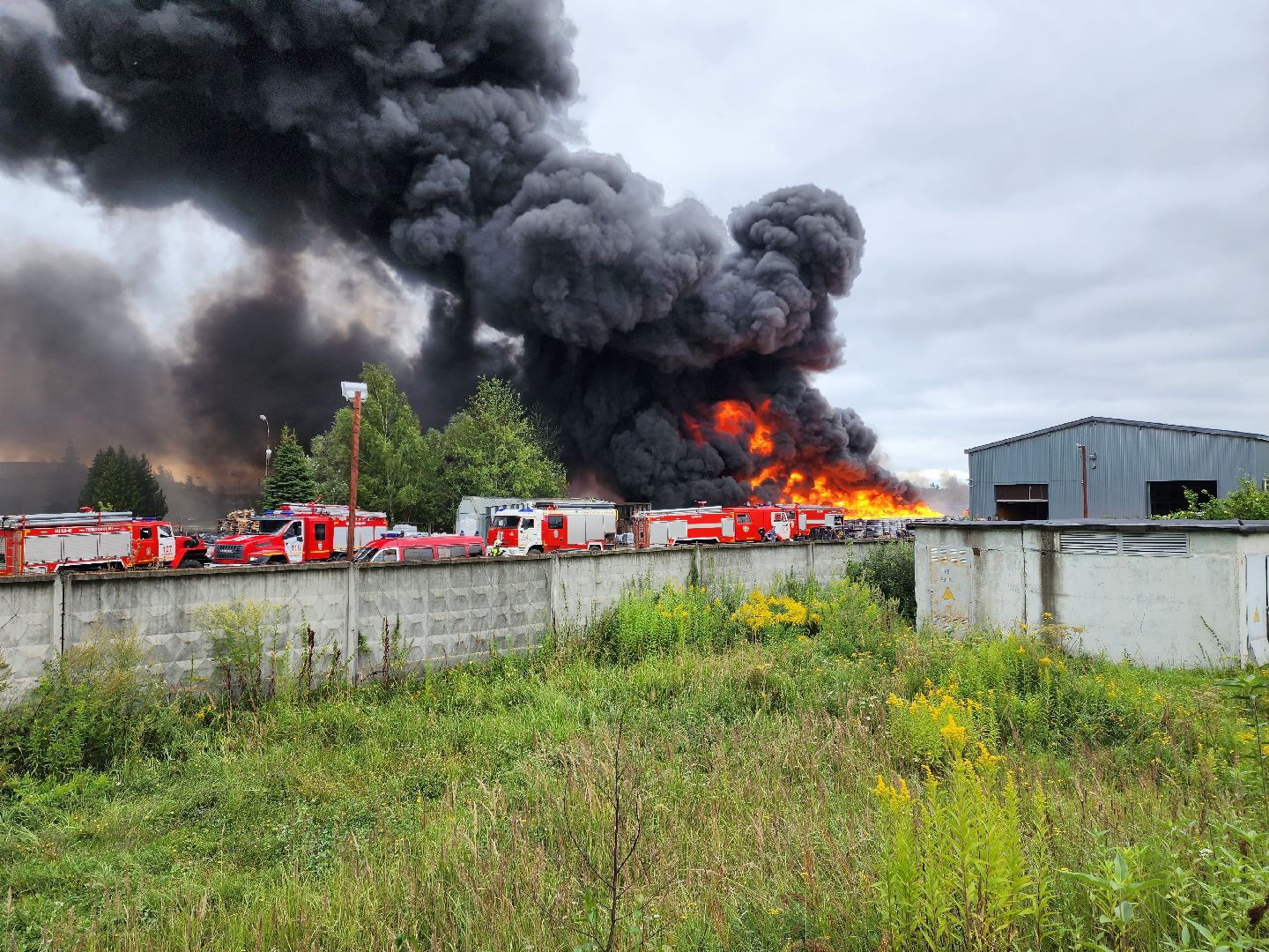 Раменское, ЧП, пожар на складе пластиковых изделий в Раменском, пострадавших нет