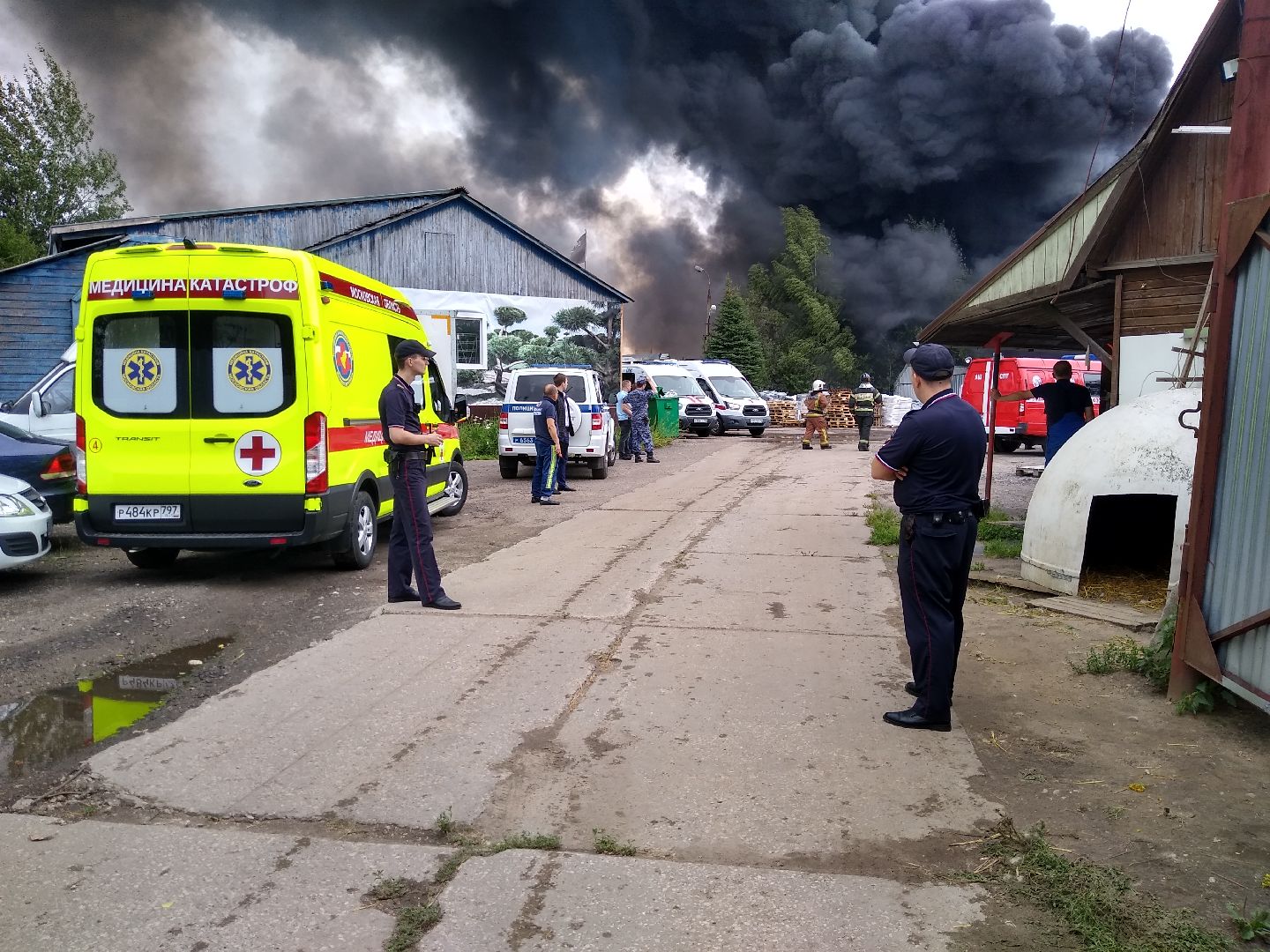 Раменское, ЧП, пожар на донинском шоссе, загорелся склад пластиковых изделий