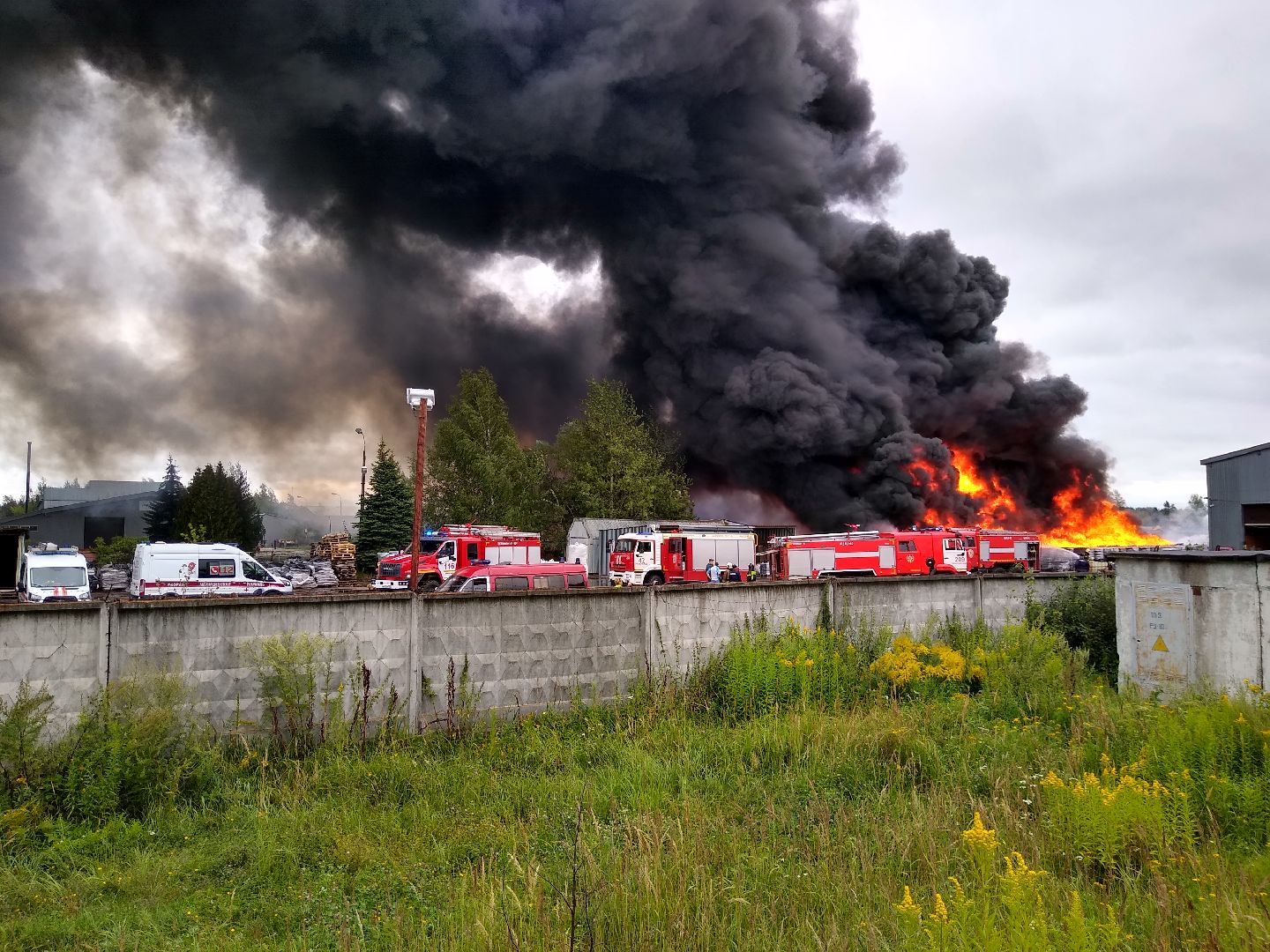 Раменское, ЧП, пожар на донинском шоссе, загорелся склад пластиковых изделий