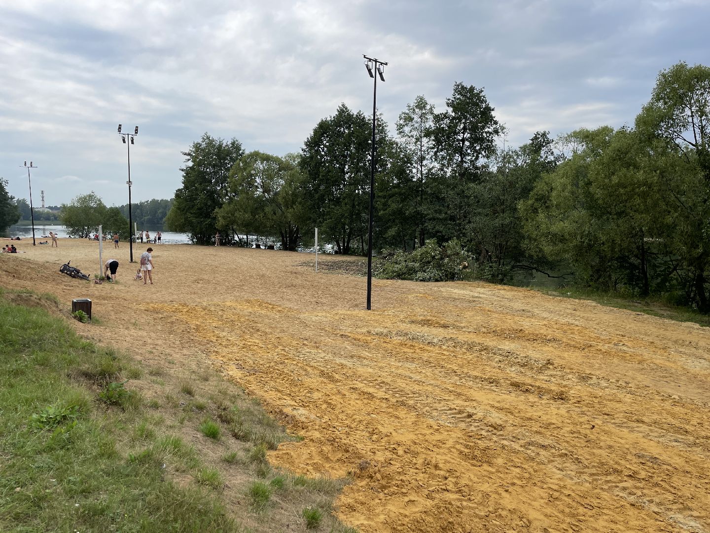 Благоустройство, озеро, песок, пляж