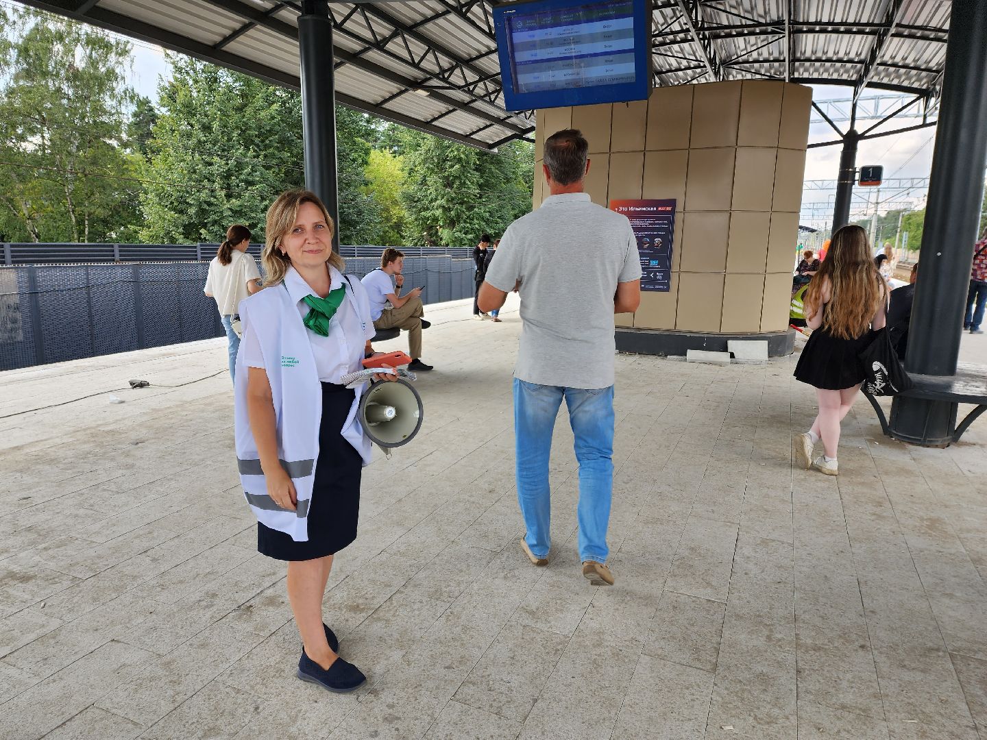 Раменское, транспорт, подготовка к запуску мцд-3, ЦППК информирует пассажиров на платформе