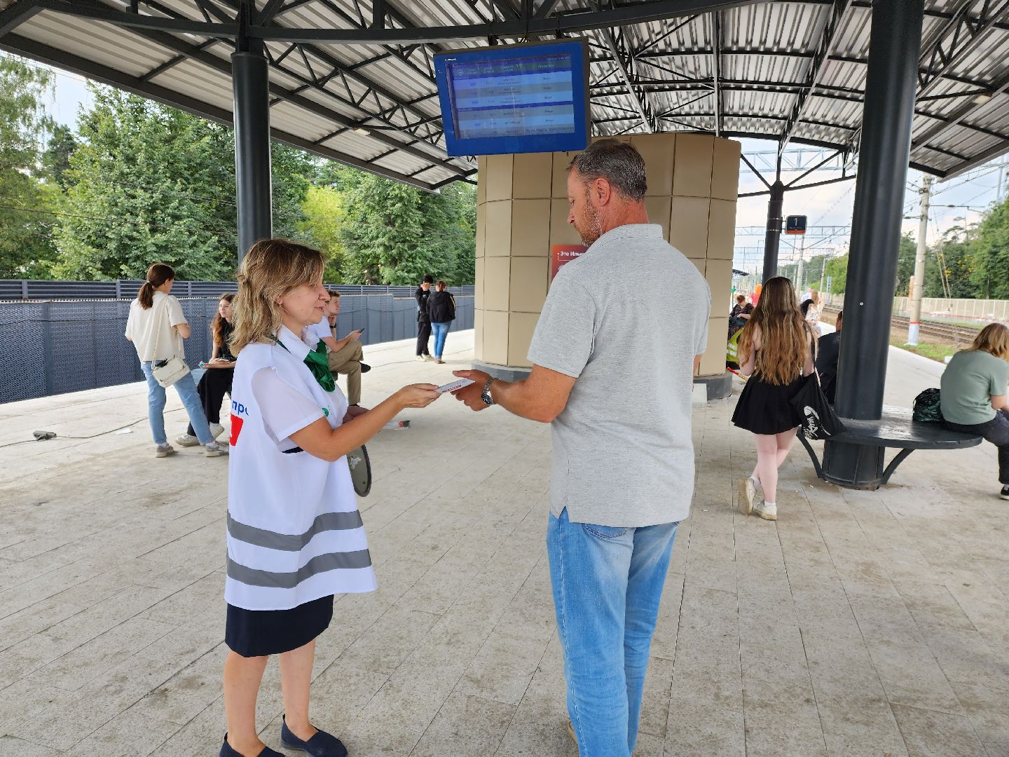 Раменское, транспорт, подготовка к запуску мцд-3, ЦППК информирует пассажиров на платформе