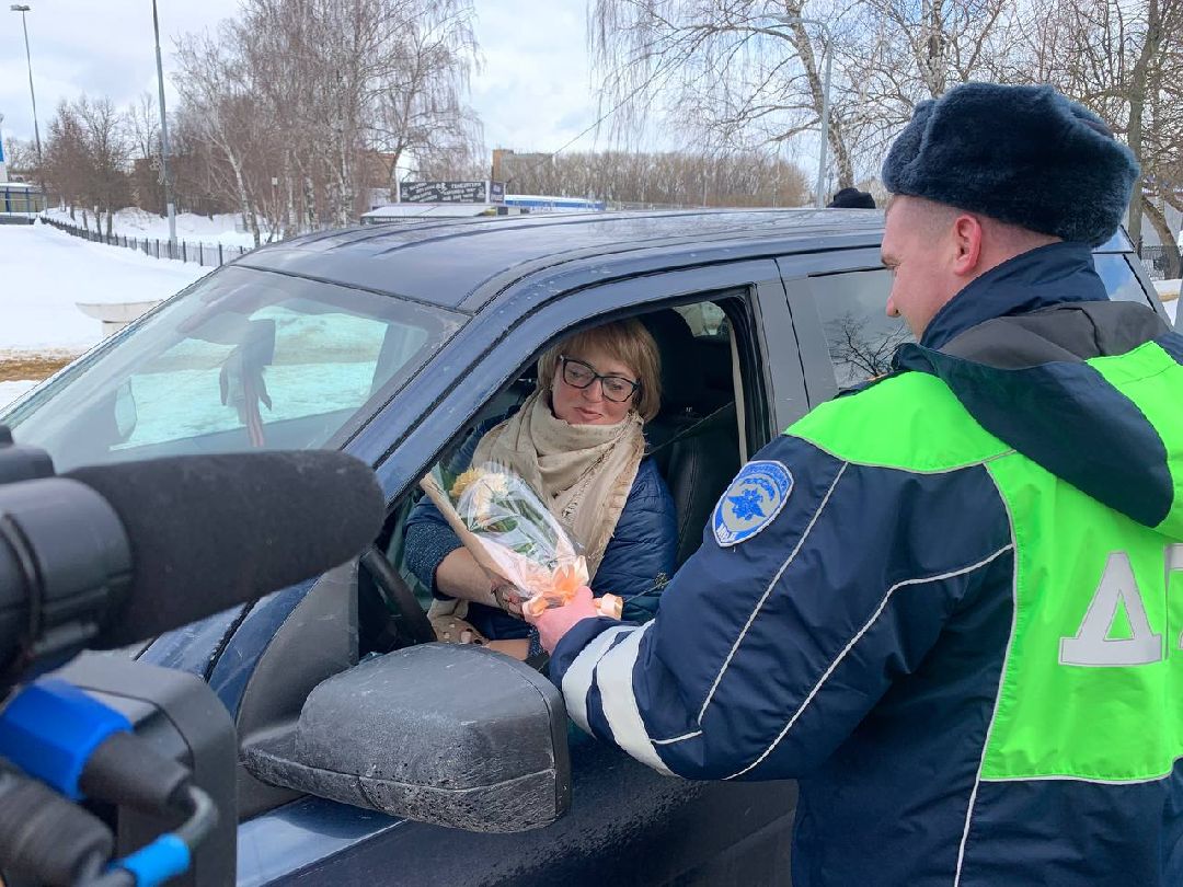 праздник, автомобили, ГАИ, 8 марта, Воскресенск, автоледи