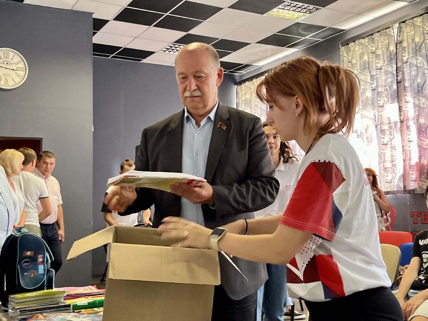 Наро-Фоминск, доброе дело школьникам Донбасса, собери ребёнка в школу, дети Донбасса, День знаний, благотворительная акция, Александр Барановв