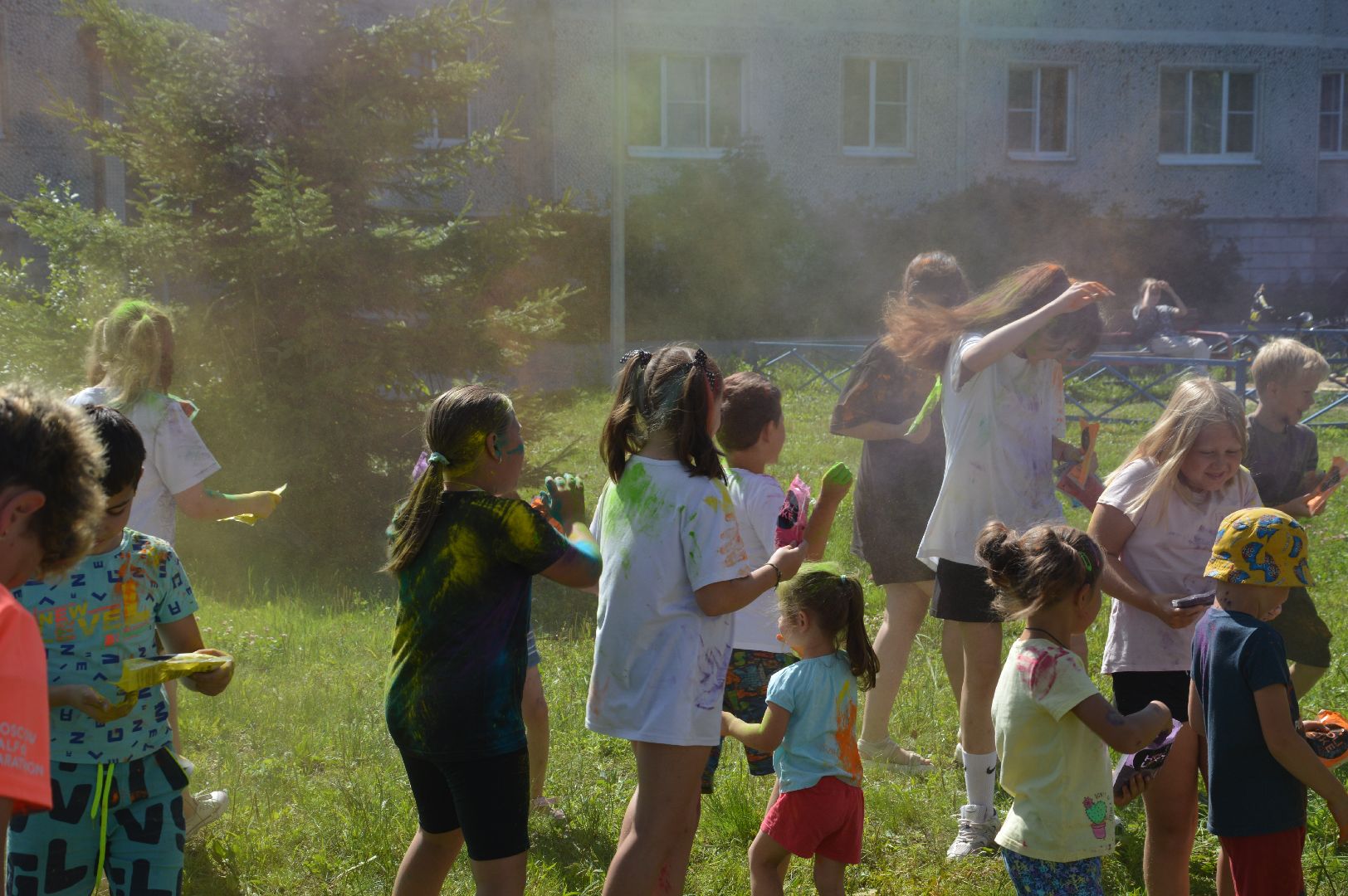 Шатура, Керва, краски Холи, Холи Индия, праздник двора