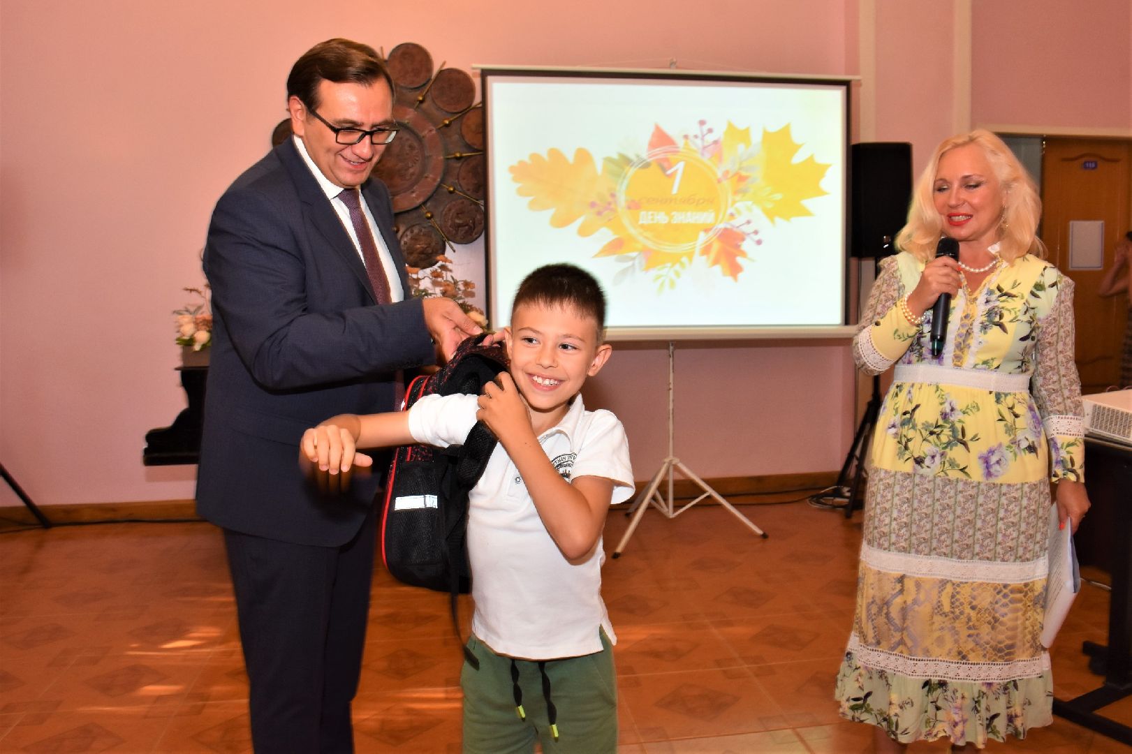 подарок, рюкзак, канцтовары, малообеспеченные, семьи