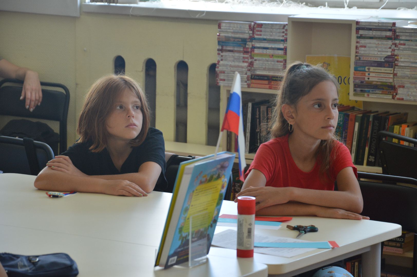 Шатура, библиотека, флаг России, День Флага России