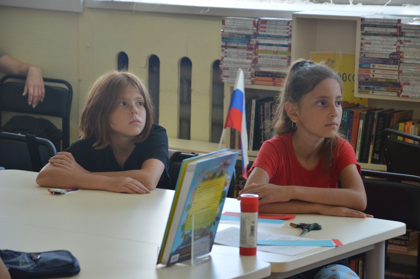 Шатура, библиотека, флаг России, День Флага России