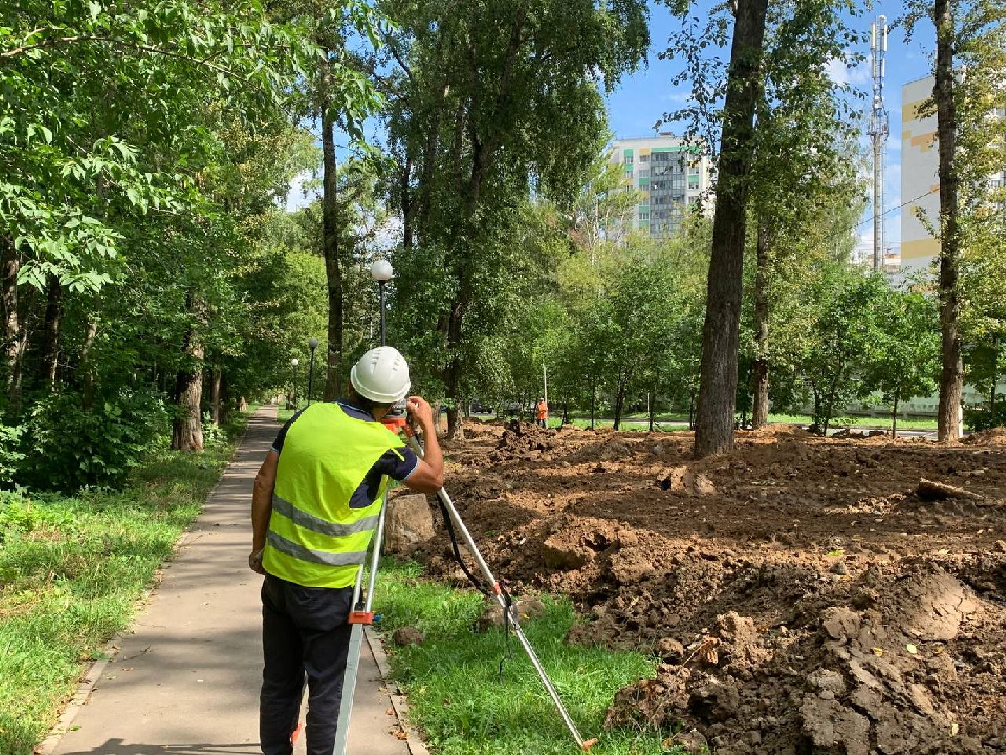 Мытищи, сквер института минобороны, институт связи им. Белова, военная техника