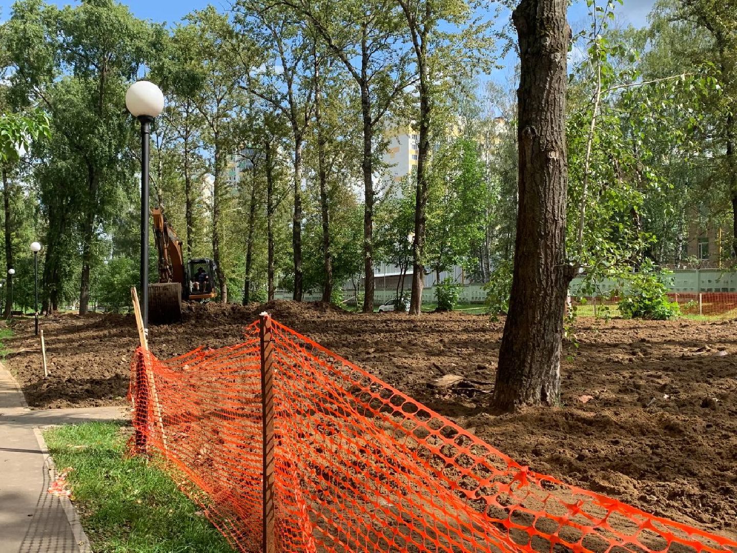 Мытищи, сквер института минобороны, институт связи им. Белова, военная техника