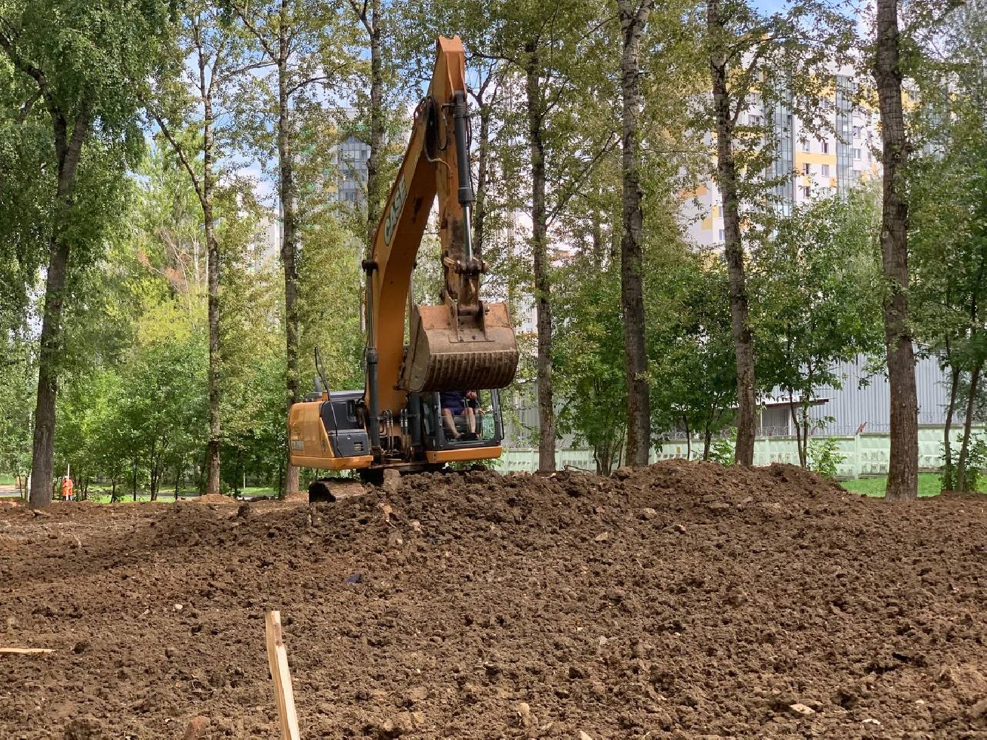 Мытищи, сквер института минобороны, институт связи им. Белова, военная техника