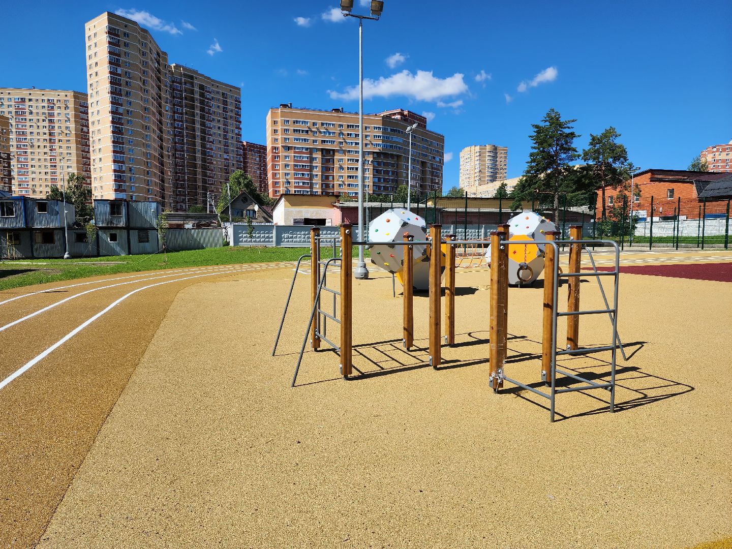 Раменское, благоустройство, на территории Раменской средней школы №6 оборудовали новую спортивную площадку