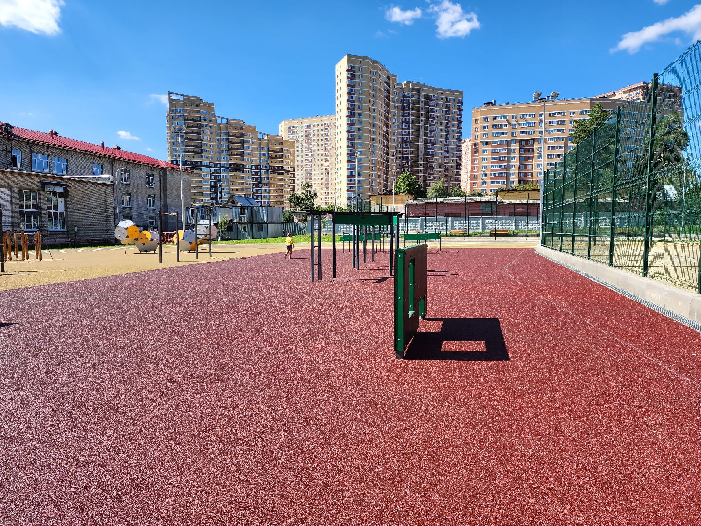 Раменское, благоустройство, на территории Раменской средней школы №6 оборудовали новую спортивную площадку