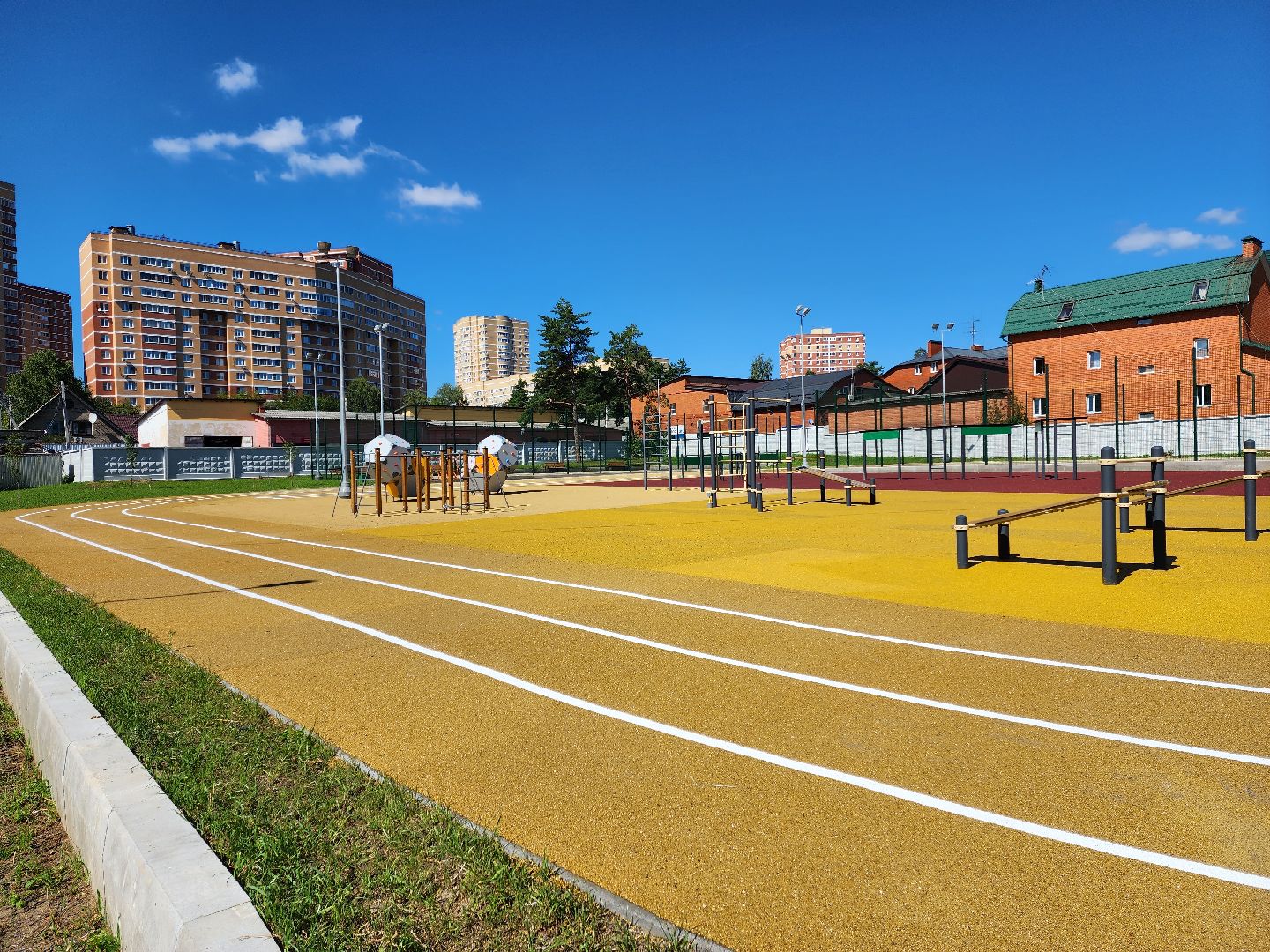 Раменское, благоустройство, на территории Раменской средней школы №6 оборудовали новую спортивную площадку