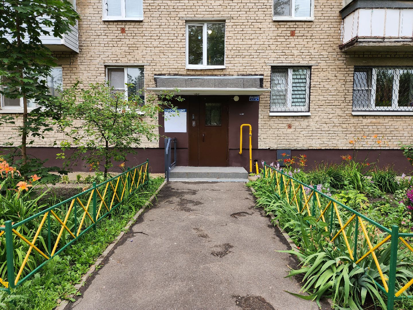 Раменское, ЖКХ, ремонт подъездов, жильцы многоквартирного дома оформили общедомовое пространство