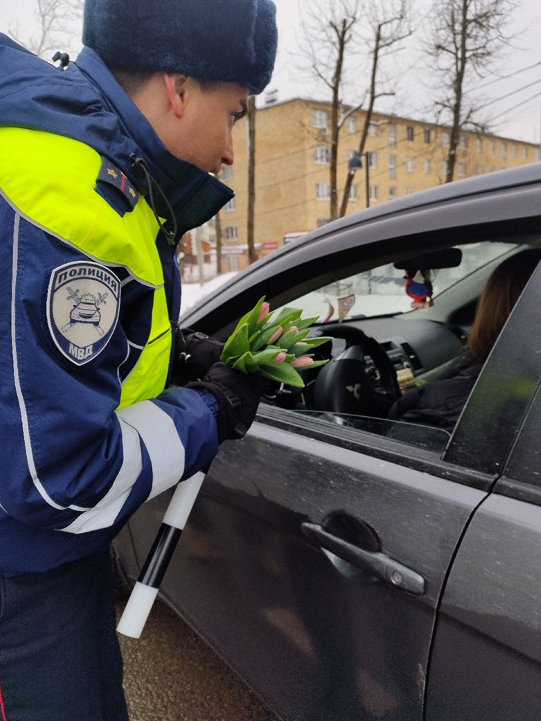 Истра, ГИБДД, цветы, женщины, 8 марта, акция