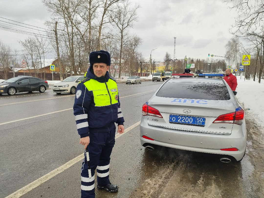 Истра, ГИБДД, цветы, женщины, 8 марта, акция