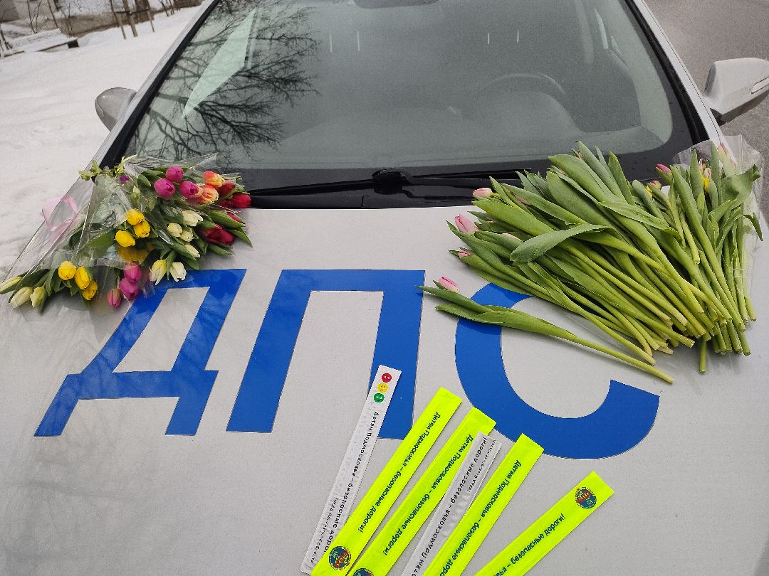 Истра, ГИБДД, цветы, женщины, 8 марта, акция