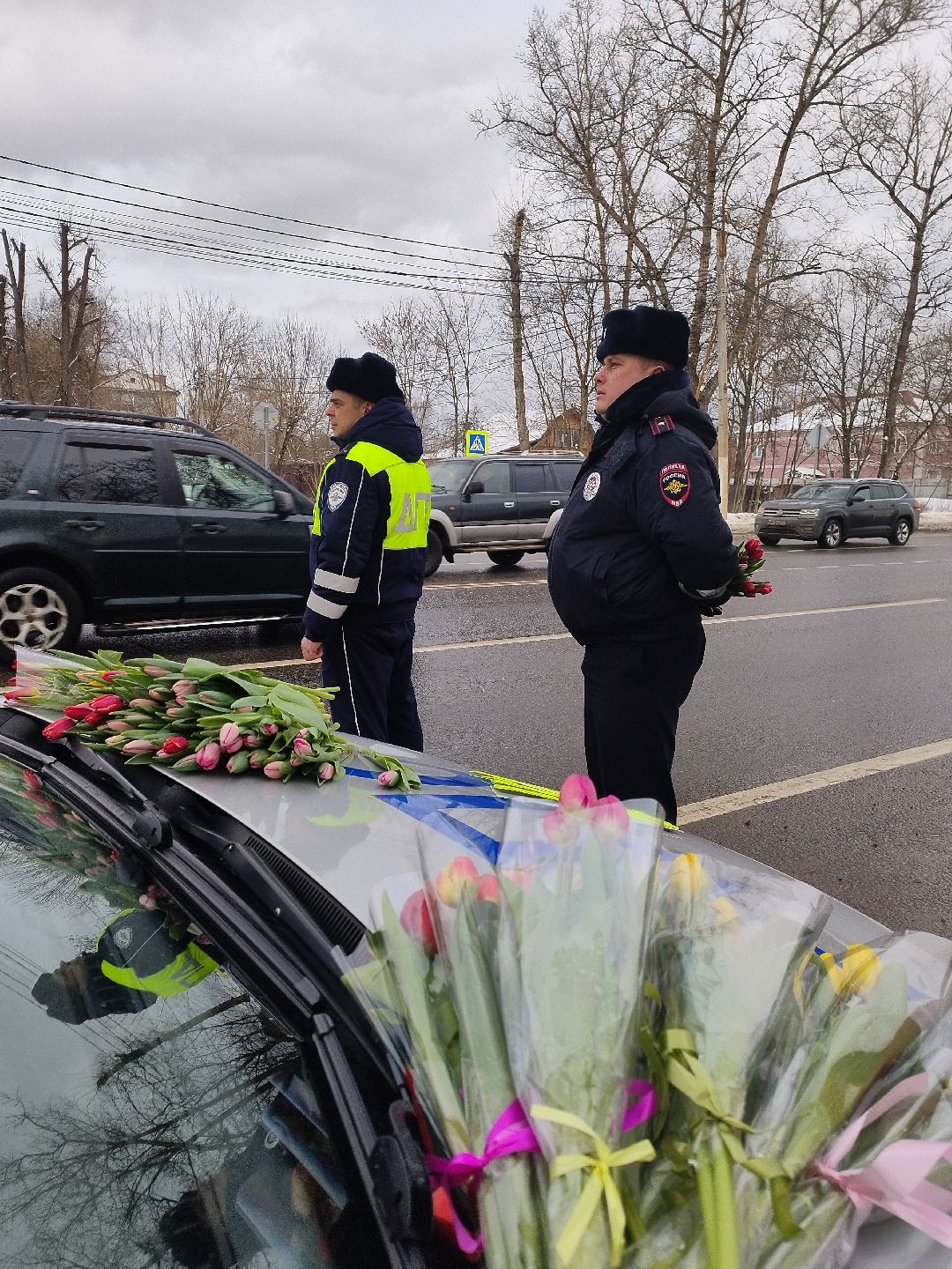 Истра, ГИБДД, цветы, женщины, 8 марта, акция