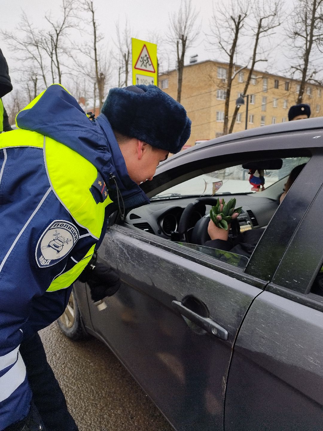 Истра, ГИБДД, цветы, женщины, 8 марта, акция