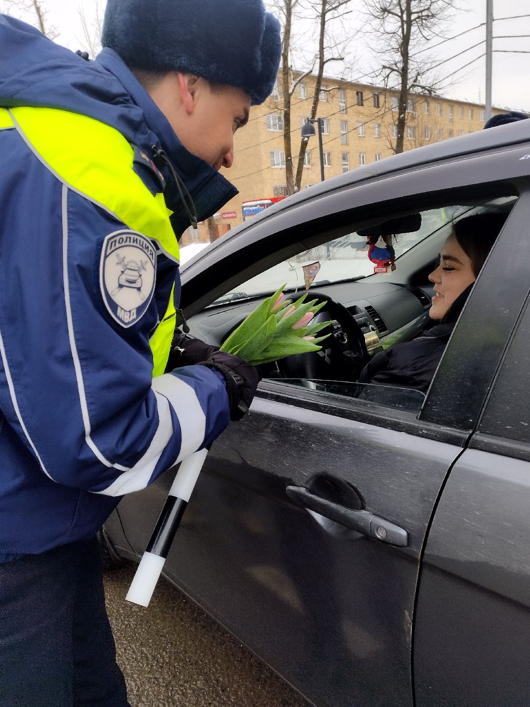 Истра, ГИБДД, цветы, женщины, 8 марта, акция