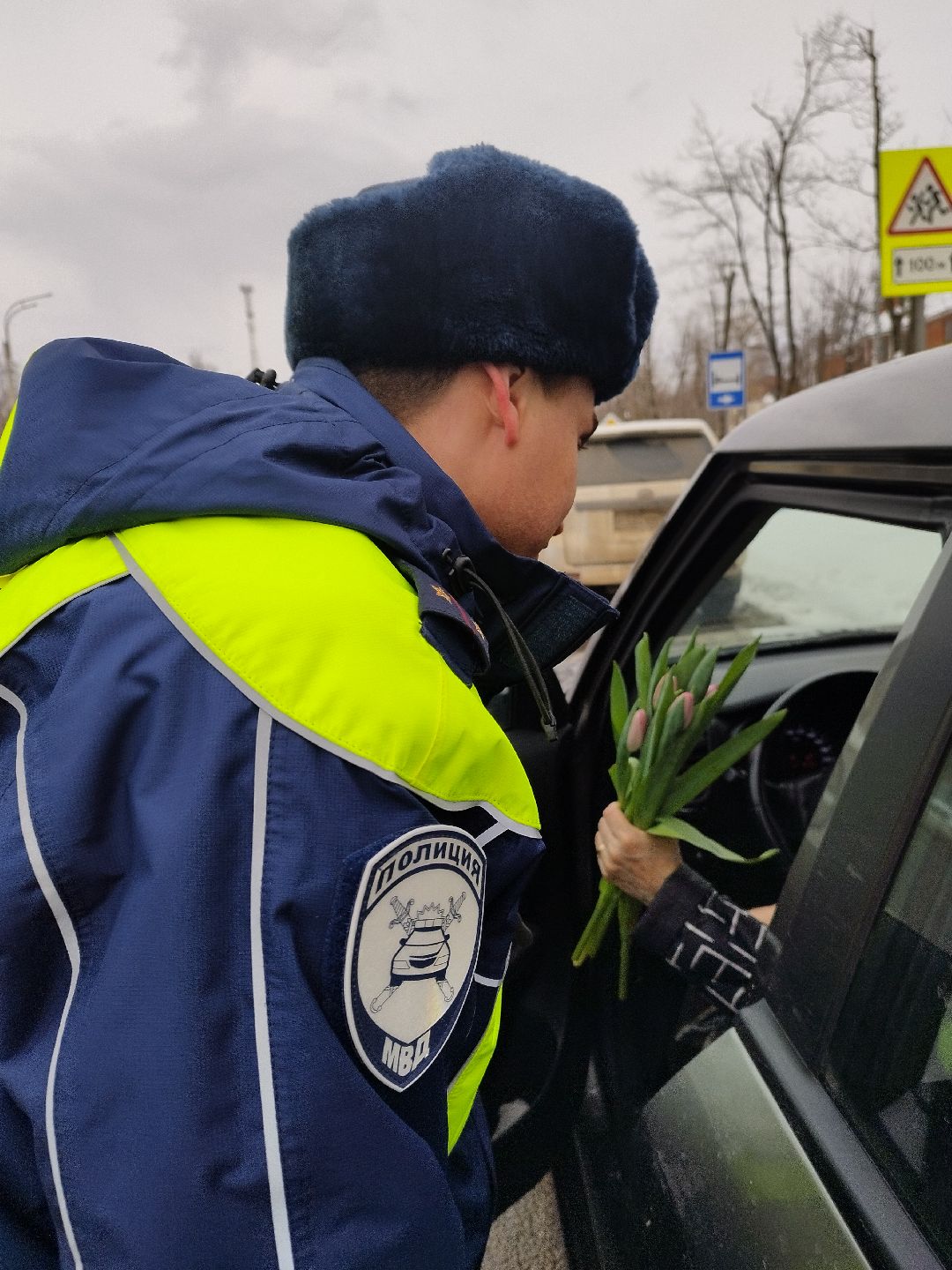 Истра, ГИБДД, цветы, женщины, 8 марта, акция