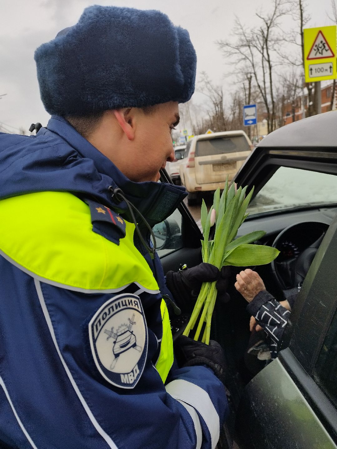 Истра, ГИБДД, цветы, женщины, 8 марта, акция