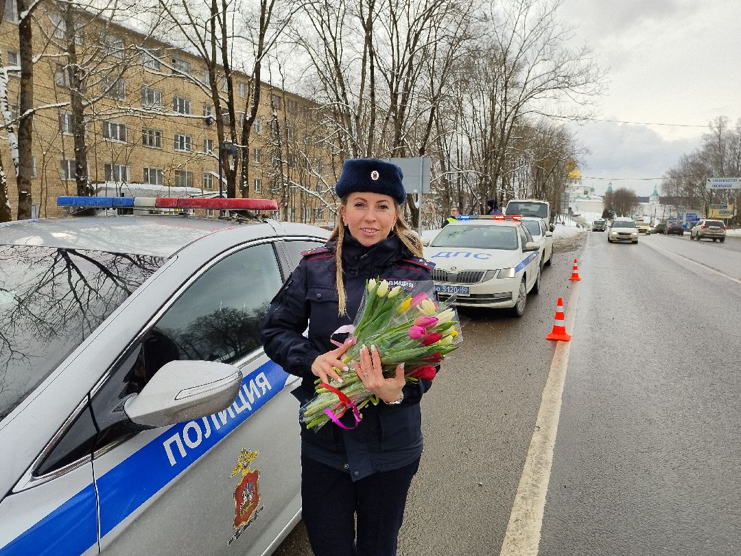 Истра, ГИБДД, цветы, женщины, 8 марта, акция