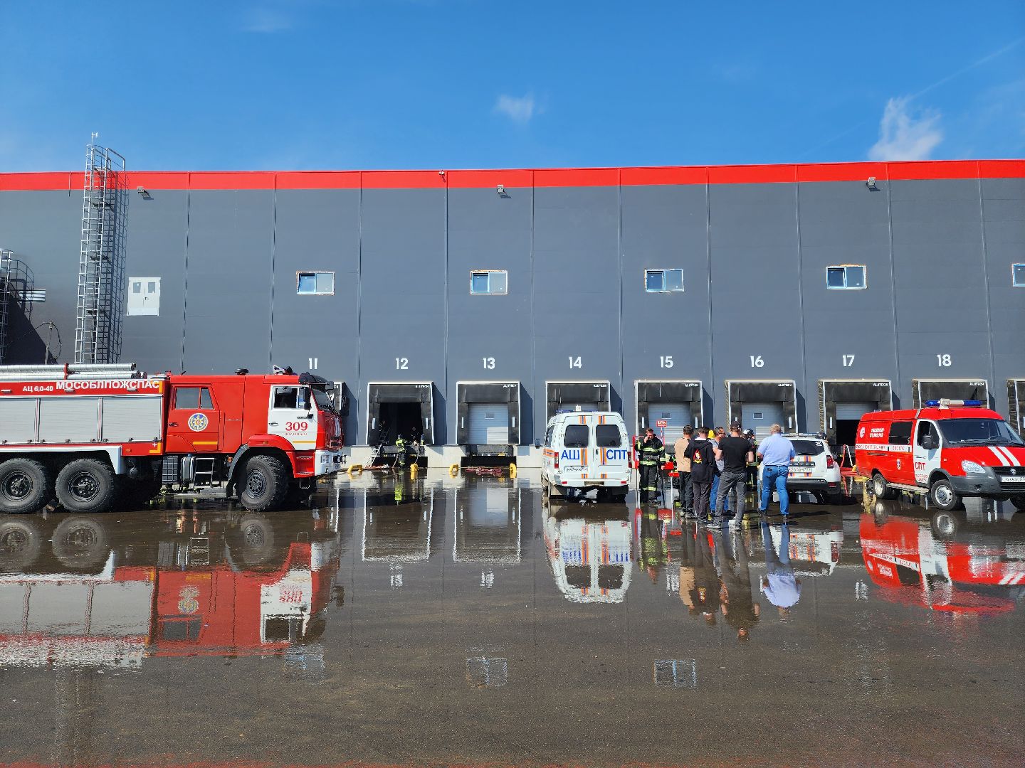 ЧП, пожар, склад