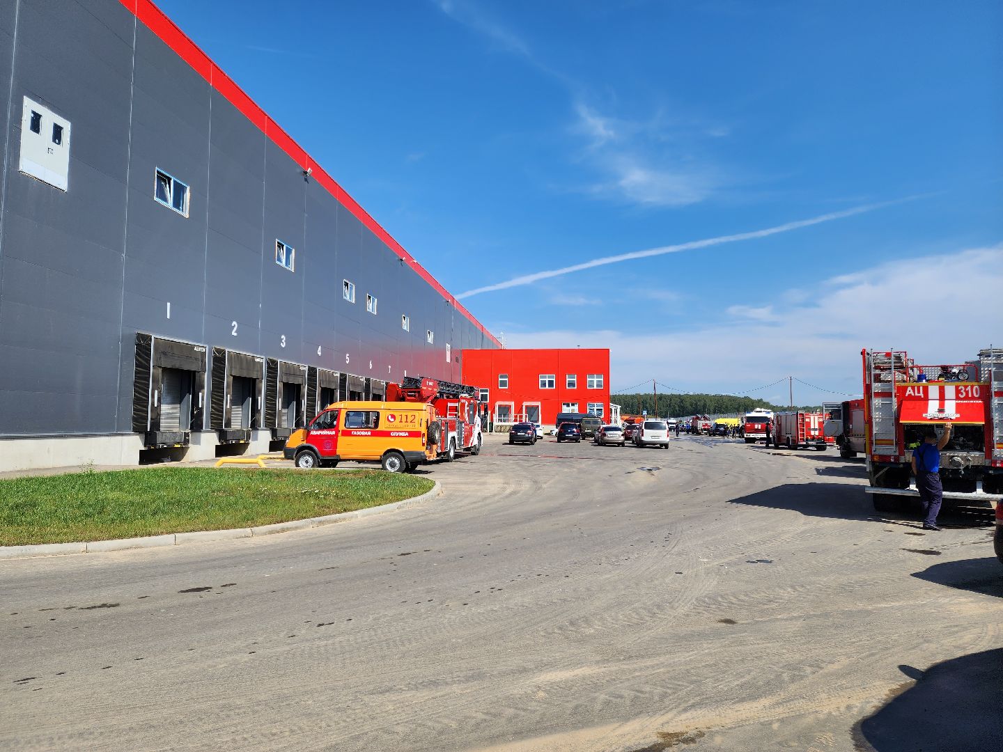 ЧП, пожар, склад