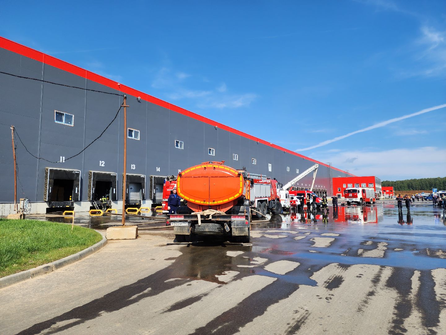 ЧП, пожар, склад