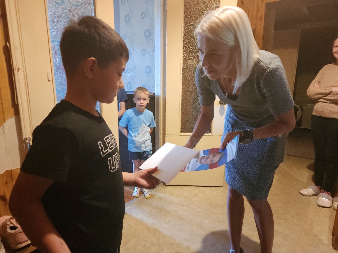 дети; подарочный рюкзак; день знаний; команда губернатора