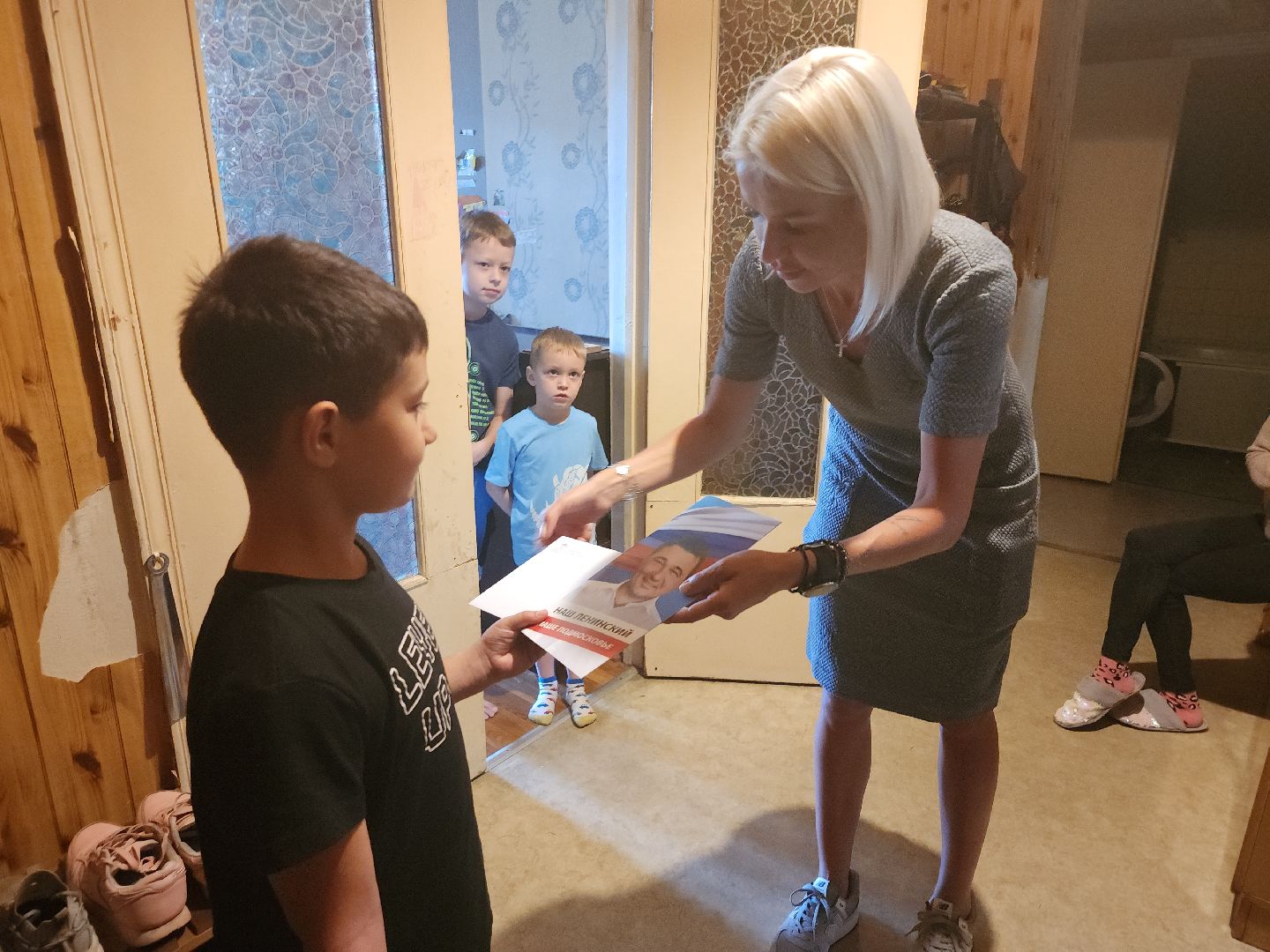 дети; подарочный рюкзак; день знаний; команда губернатора