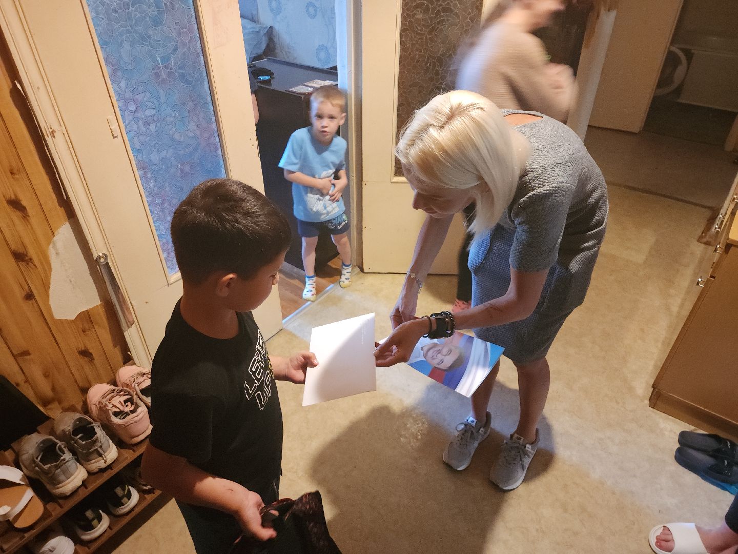 дети; подарочный рюкзак; день знаний; команда губернатора