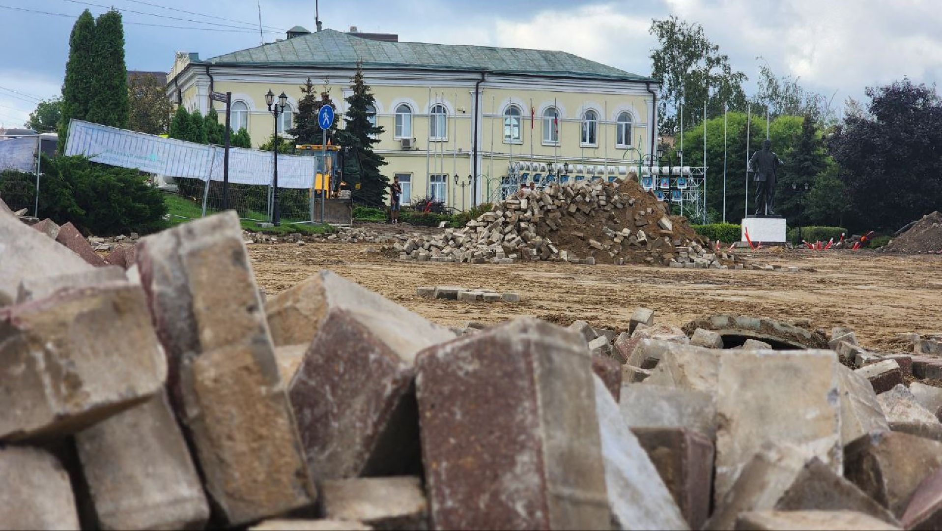 Дмитров, Советская площадь, Минблаго