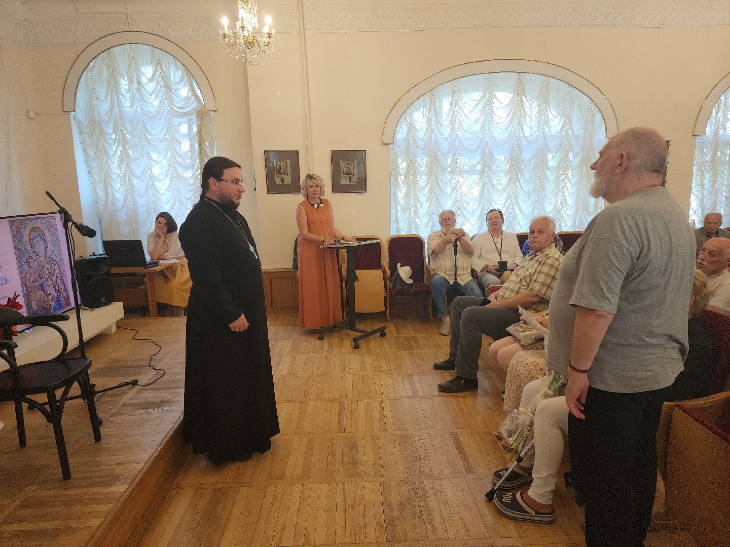 Кашира, выставка, Евгений Максимов, народный художник РФ, иконы, монументализм